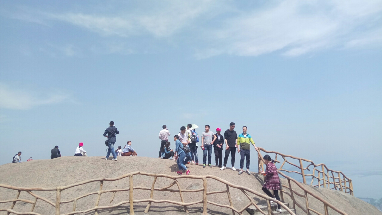 龙八国际装饰巨石山两日游之登山游览巨石山