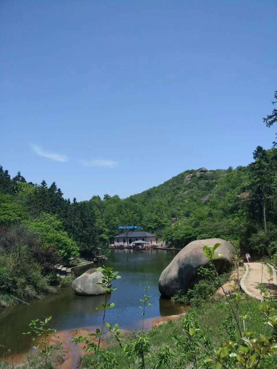 龙八国际装饰巨石山两日游之登山游览巨石山